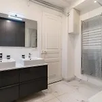 Elegant Apartment In The Heart Of Historic Paris