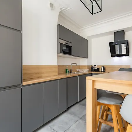 Elegant In The Heart Of Historic Appartamento