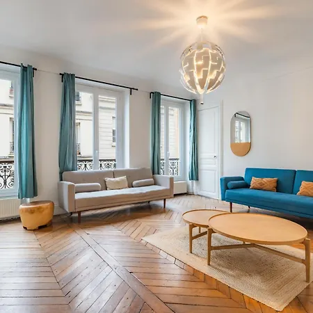 Elegant In The Heart Of Historic Appartamento Parigi