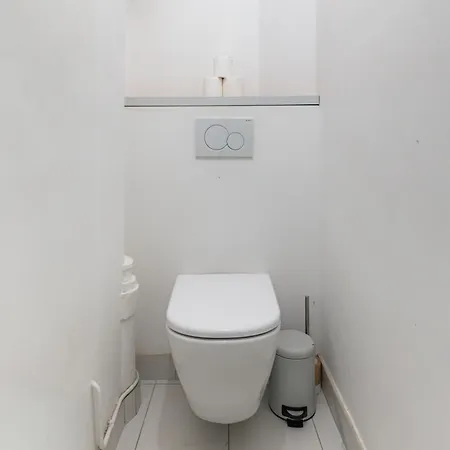 Elegant In The Heart Of Historic Appartamento Parigi